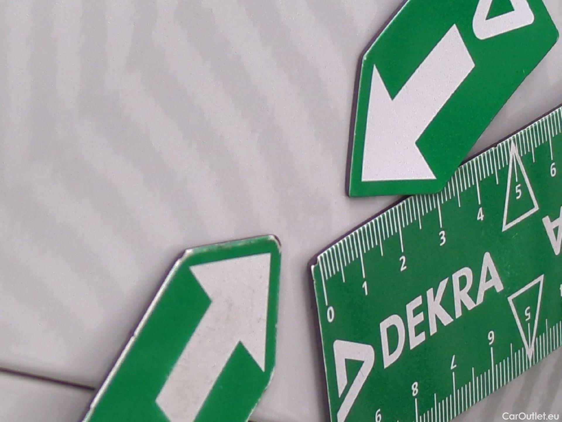  Peugeot  3008 PEUGEOT  / 2020 / 5P / SUV 1.6 HYBRID4 300 E-EAT8 GT Pack #35