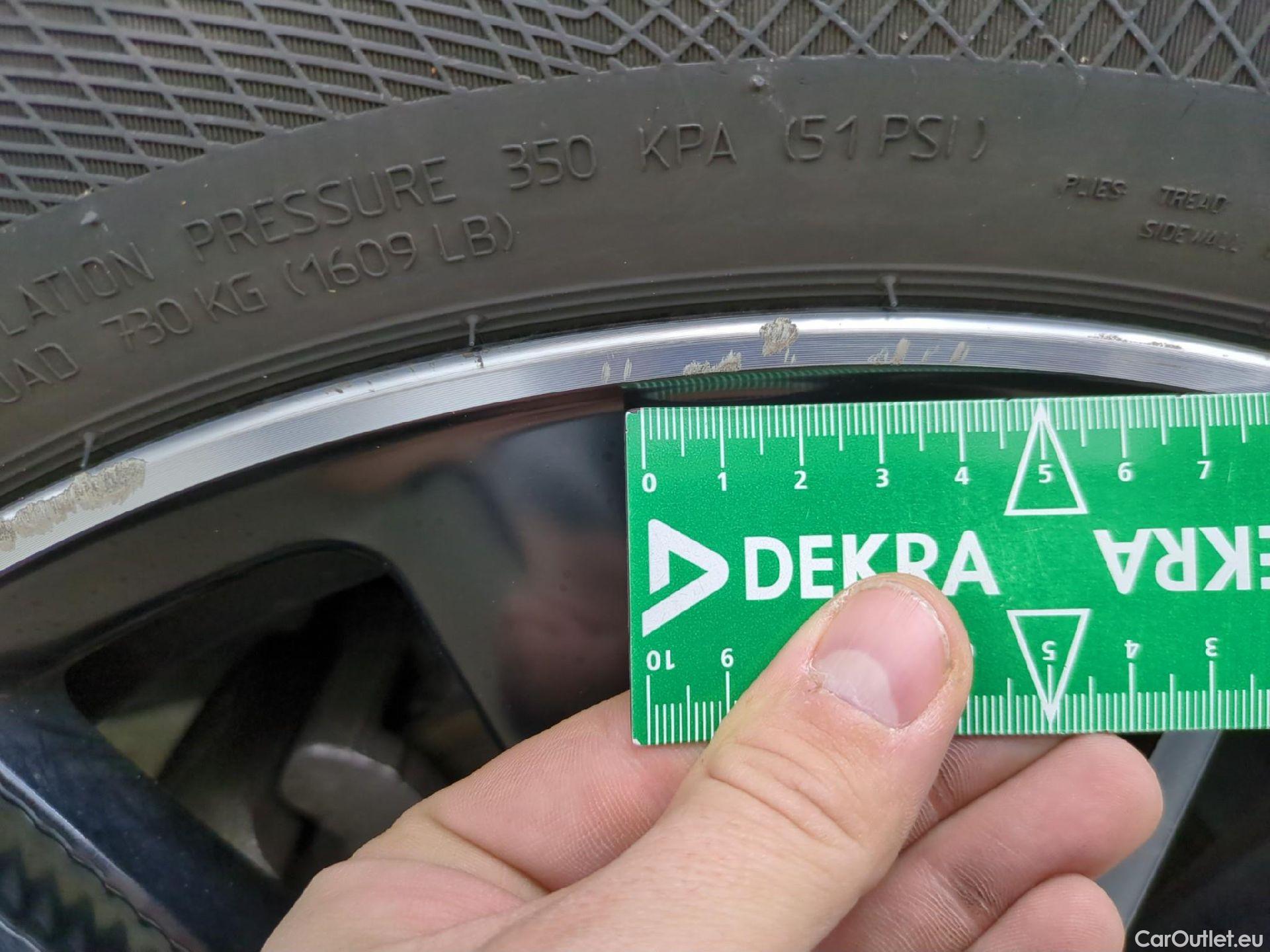  Peugeot  3008 PEUGEOT  / 2020 / 5P / SUV 1.6 HYBRID4 300 E-EAT8 GT Pack #14