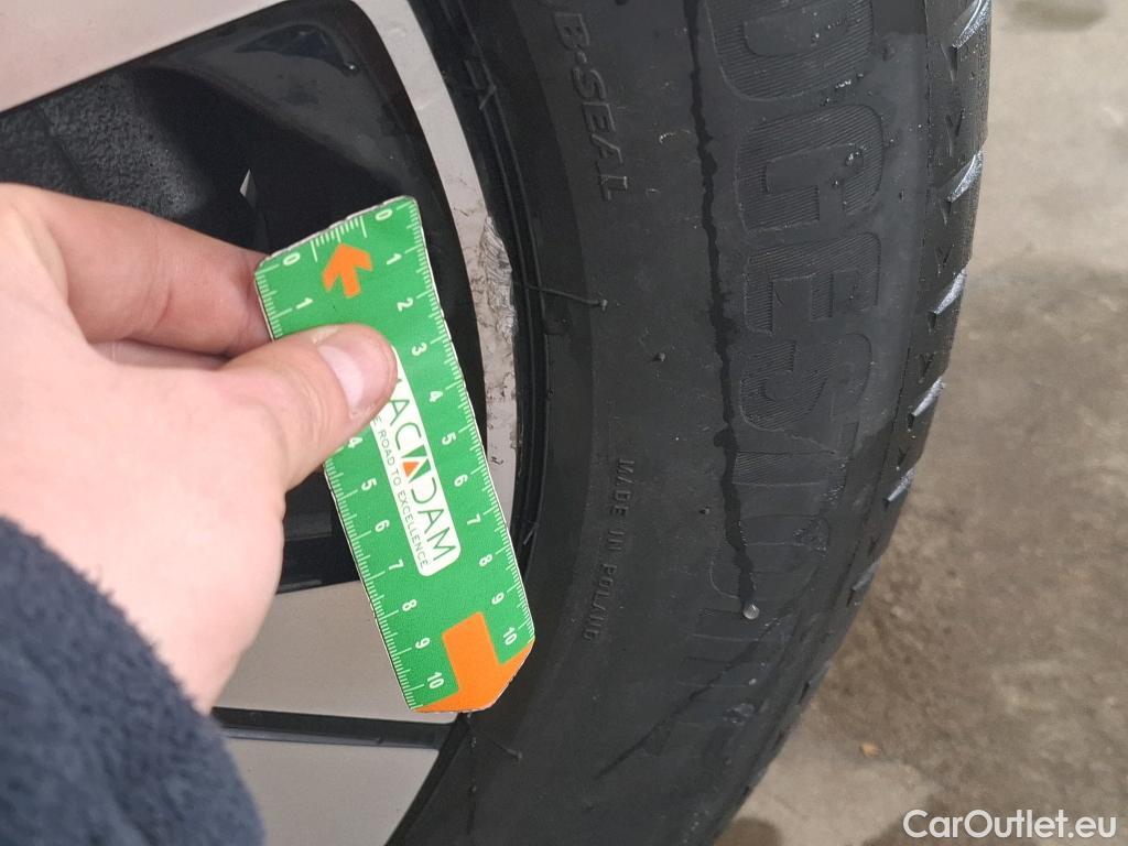  Volvo  XC 40 VOLVO XC40 / 2022 / 5P / SUV Recharge T4 211 DCT7 Start #8