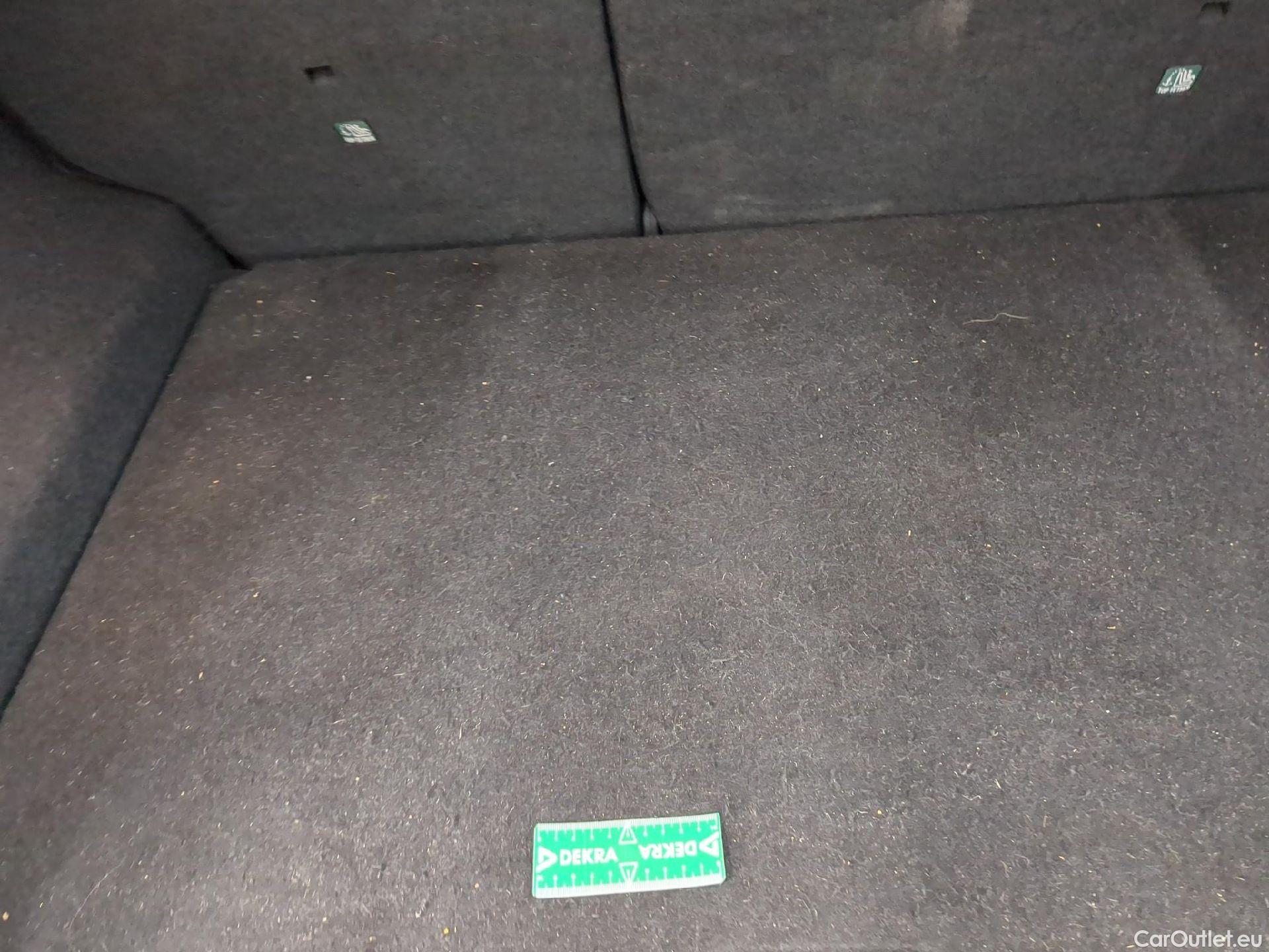  Nissan  Juke NISSAN  / 2019 / 5P / Crossover Hybrid 143 Business + #3