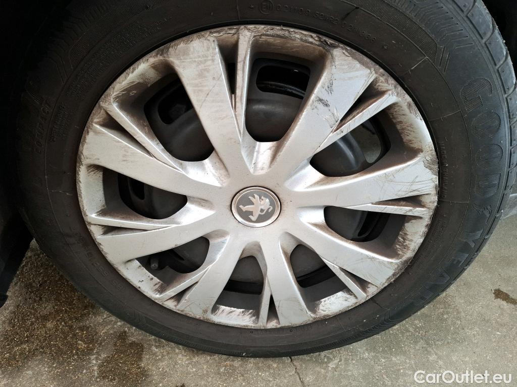  Peugeot  208  Affaire Premium Pack 1.2 PureTech 80CV BVM5 E6 #64