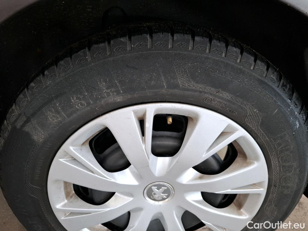  Peugeot  208  Affaire Premium Pack 1.2 PureTech 80CV BVM5 E6 #42