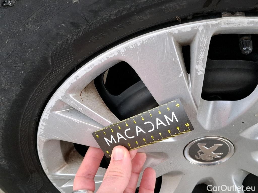  Peugeot  208  Affaire Premium Pack 1.2 PureTech 80CV BVM5 E6 #61