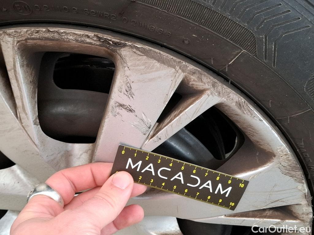  Peugeot  208  Affaire Premium Pack 1.2 PureTech 80CV BVM5 E6 #66