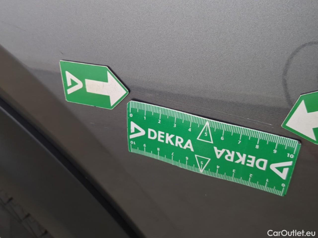  Nissan  Juke NISSAN  / 2019 / 5P / Crossover Hybrid 143 Business + #17