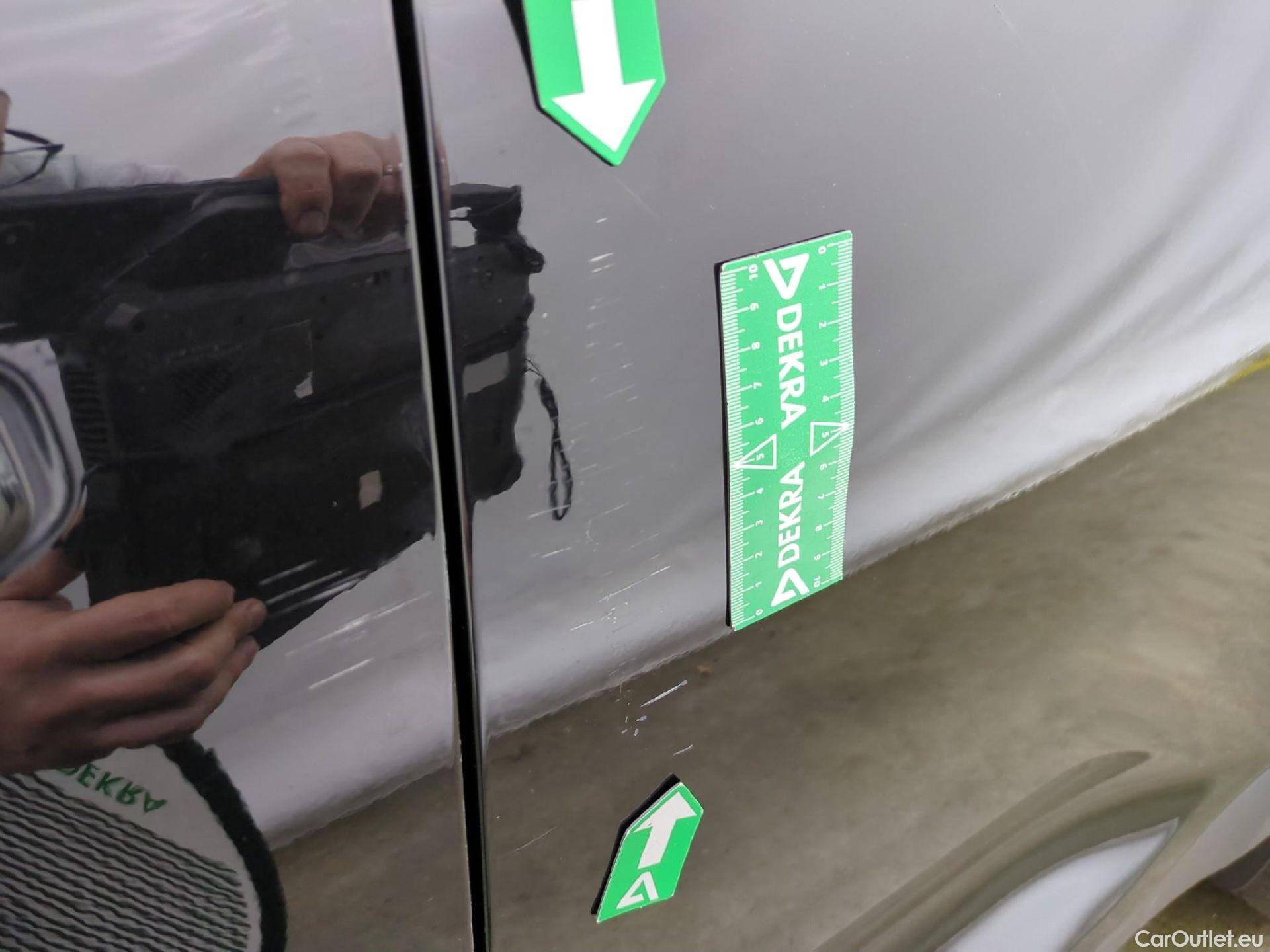  Volvo  XC 40 XC40 Momentum 2WD 1.5 130CV BVA8 E6d #48