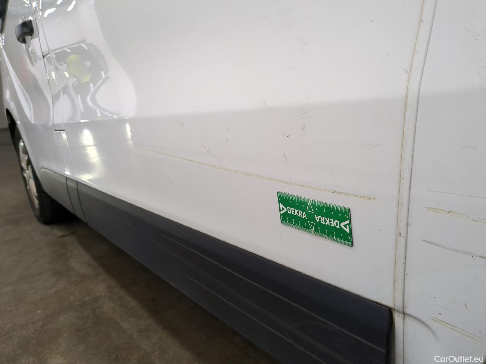  Renault  Trafic RENAULT  / 2019 / 4P / Fourgon tole NV FG GCF L1H1 1200 dCi 120 #61