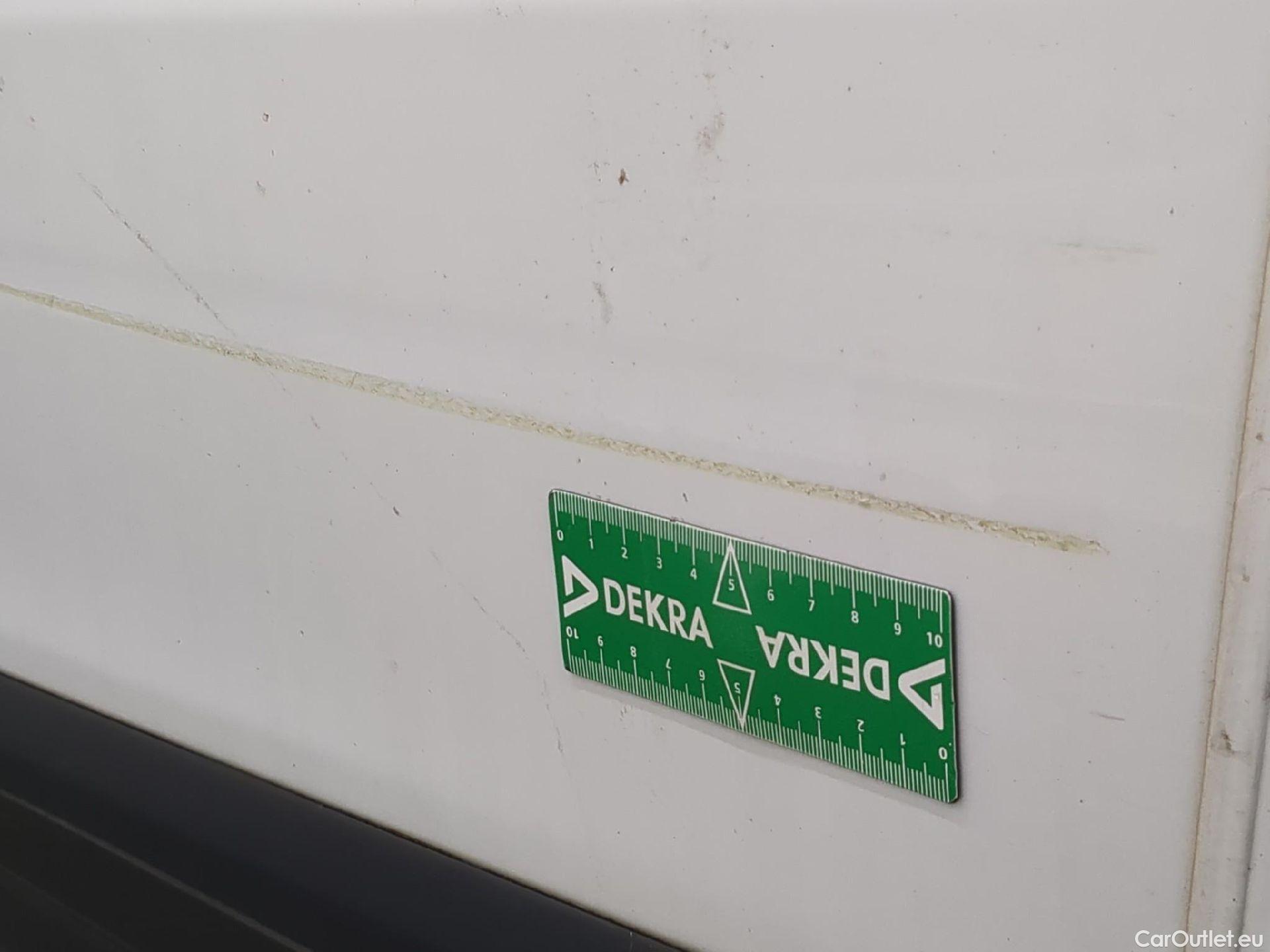  Renault  Trafic RENAULT  / 2019 / 4P / Fourgon tole NV FG GCF L1H1 1200 dCi 120 #60