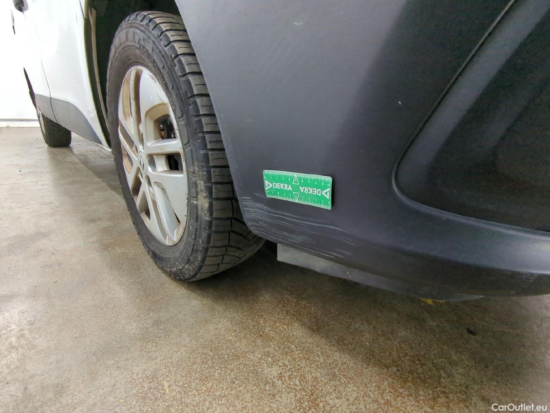  Renault  Trafic RENAULT  / 2019 / 4P / Fourgon tole NV FG GCF L1H1 1200 dCi 120 #45