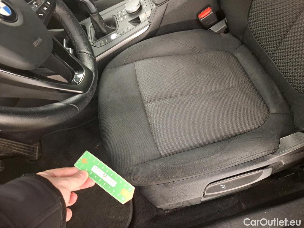  Bmw  Serie 1 BMW Série 1 / 2019 / 5P / Berline 1.5 116I Business Design #27