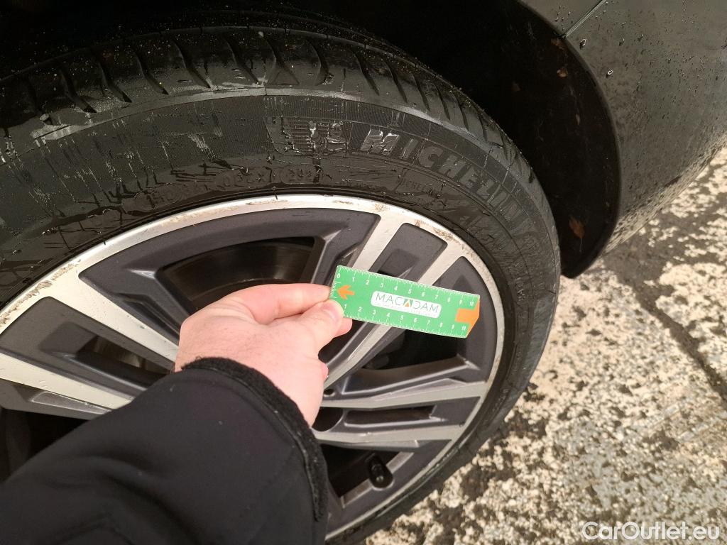  Bmw  Serie 1 BMW Série 1 / 2019 / 5P / Berline 1.5 116I Business Design #16