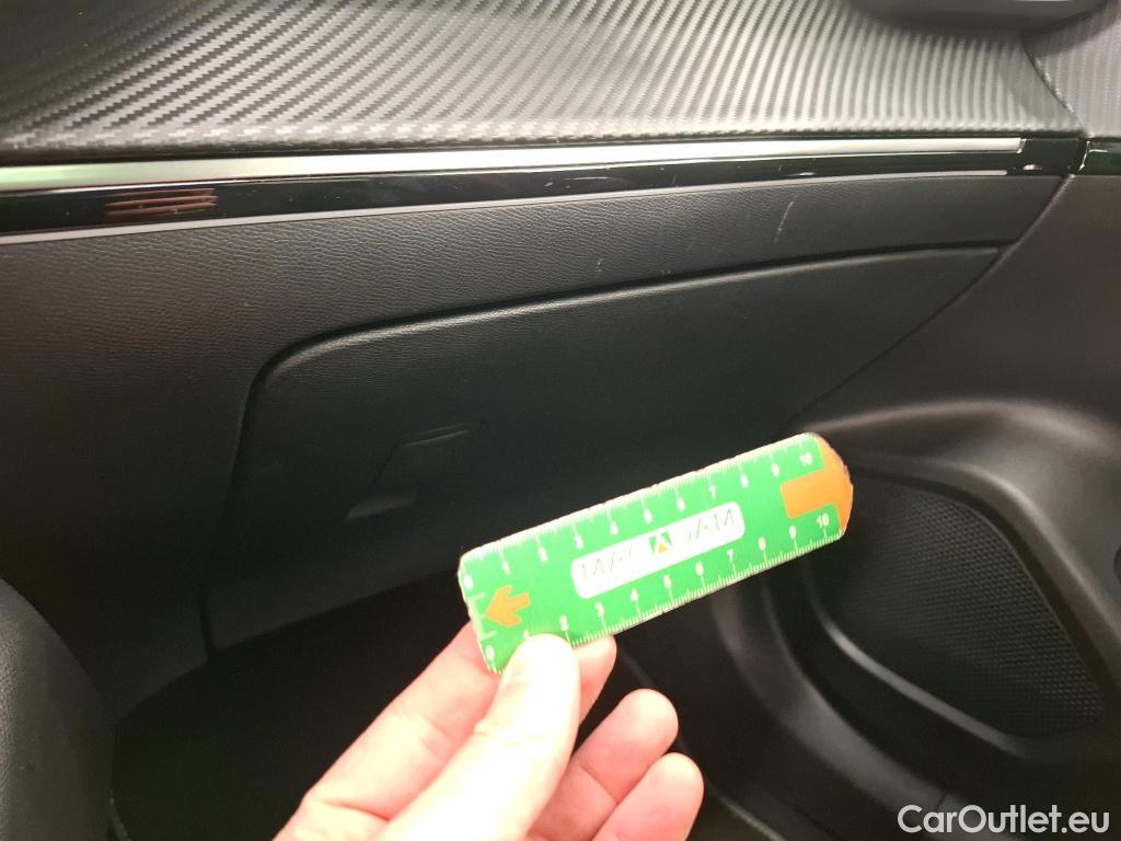  Peugeot  2008 PEUGEOT  / 2019 / 5P / Crossover 1.5 BLUEHDI 130 S&S EAT8 GT Line #24