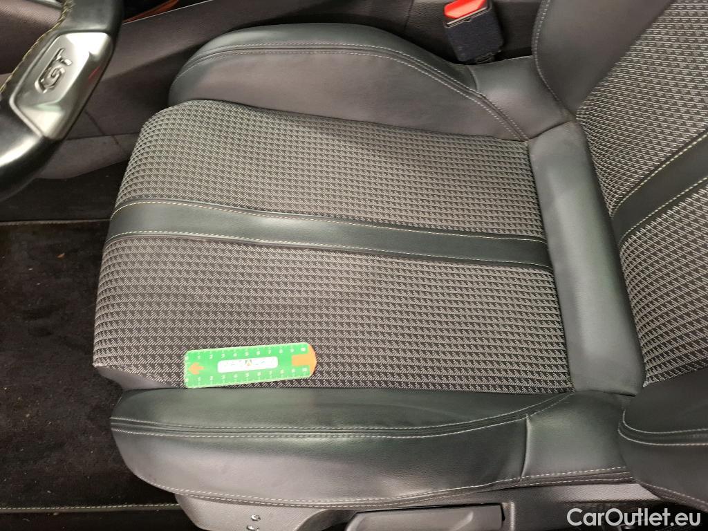  Peugeot  2008 PEUGEOT  / 2019 / 5P / Crossover 1.5 BLUEHDI 130 S&S EAT8 GT Line #31