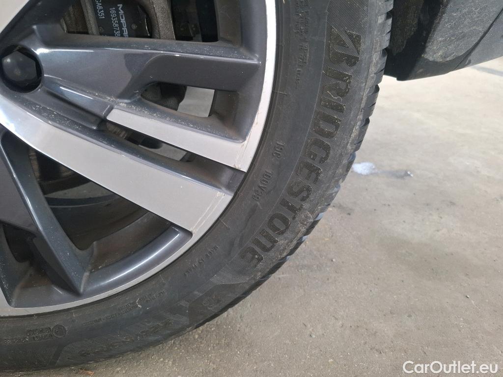  Peugeot  5008  Allure 1.5 HDi 130CV BVA8 7 Sieges E6d #32