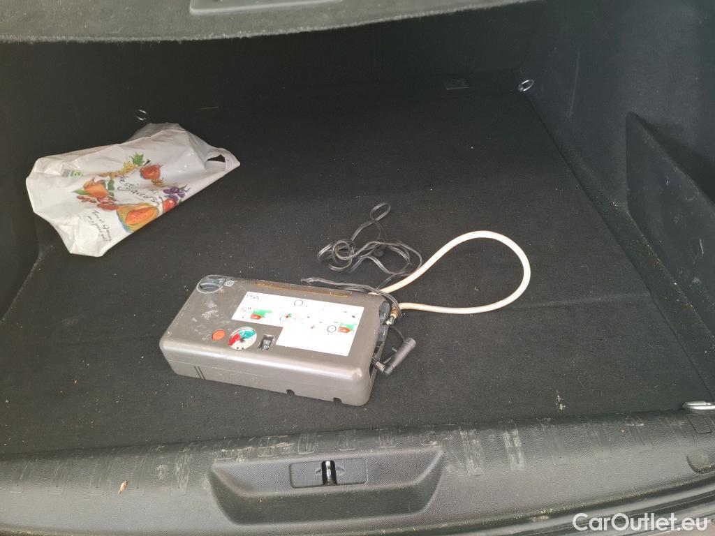  Peugeot  308 PEUGEOT  SW / 2017 / 5P / Break Puretech 110 S&S Active Business #17