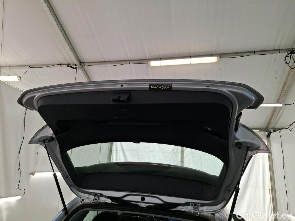  Volkswagen  Golf  VOLKSWAGEN / 2020 / 5P / Berline 2.0 TDI SCR 115 BVM6 Life Busi #24