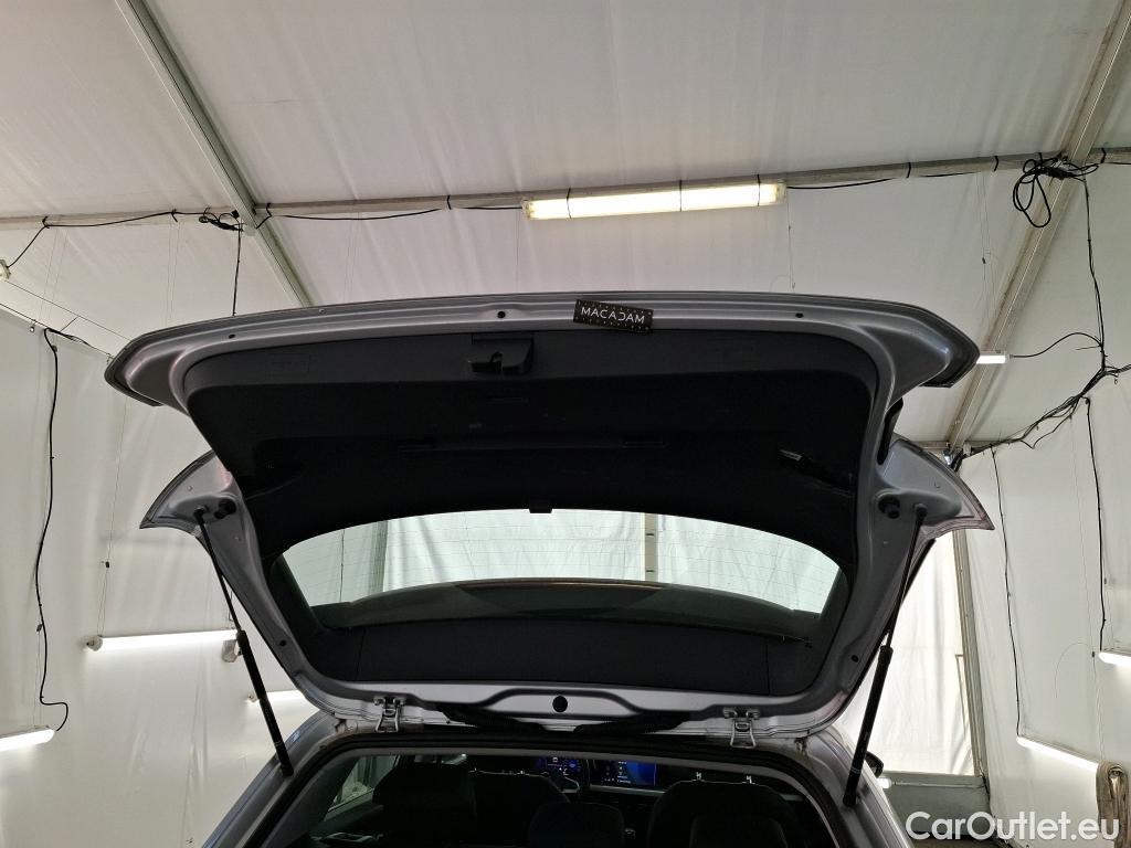  Volkswagen  Golf  VOLKSWAGEN / 2020 / 5P / Berline 2.0 TDI SCR 115 BVM6 Life Busi #23