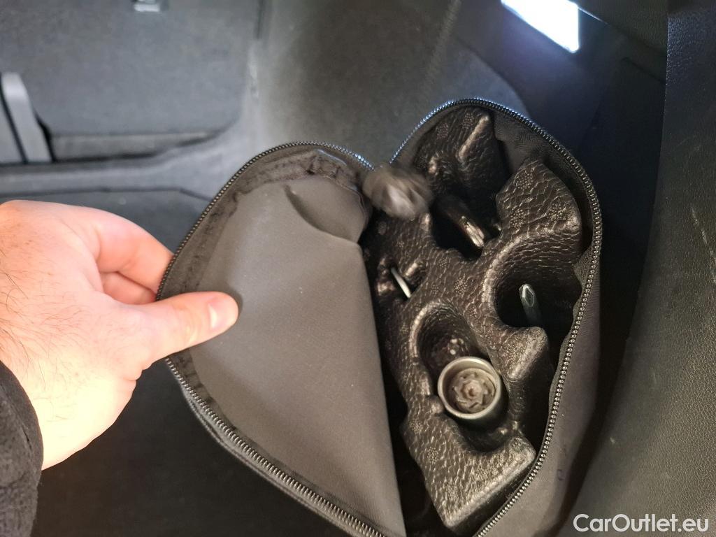  Volkswagen  Tiguan VOLKSWAGEN  / 2020 / 5P / SUV 2.0 TDI 150 DSG7 Elegance #14