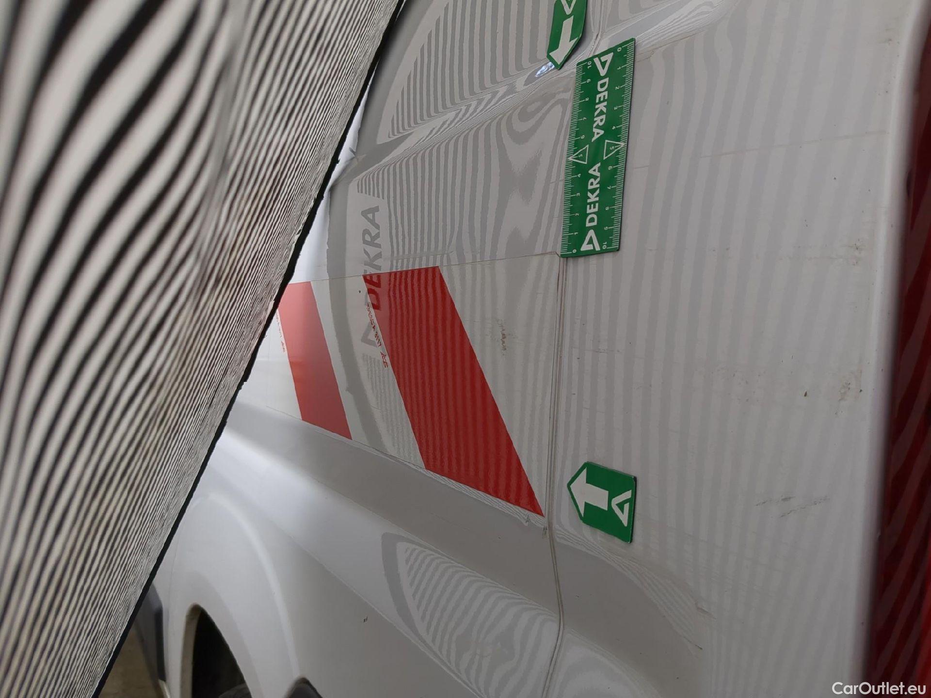  Peugeot  Boxer  Fourgon Surélevé 333 L2H2 Premium BlueHDi 120 Start&Stop HDi 120CV BVM6 E6d #42