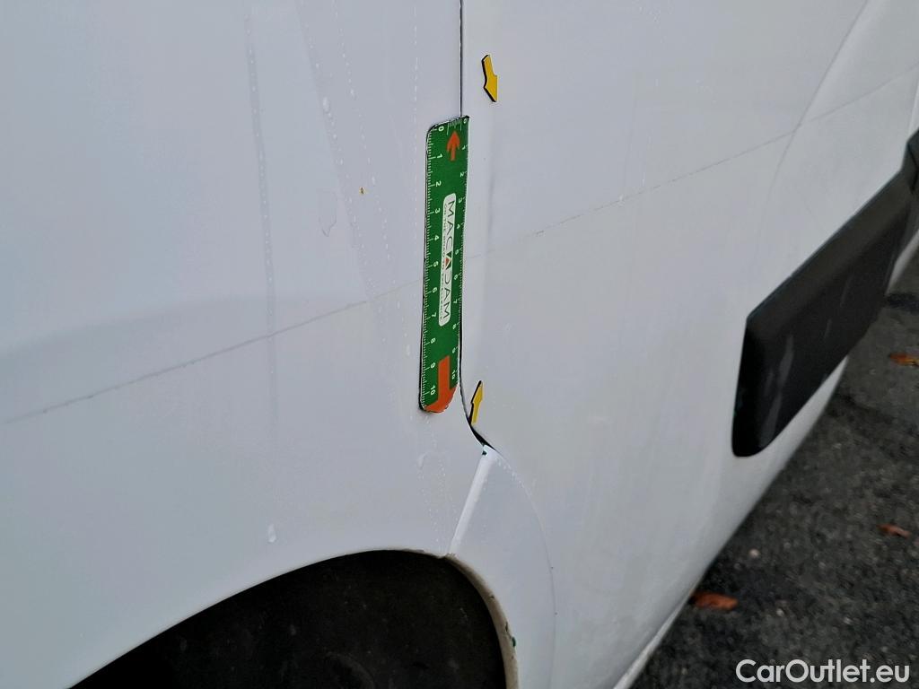  Renault  Master  III Fourgon L2H2 3 5 Grand Confort dCi 125CV BVM6 E5 #24