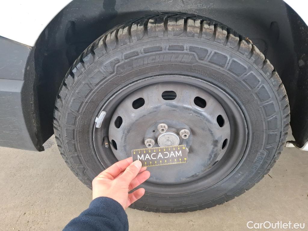  Renault  Trafic RENAULT  / 2019 / 4P / Fourgon tole NV FG GCF L1H1 1000 dCi 120 #22