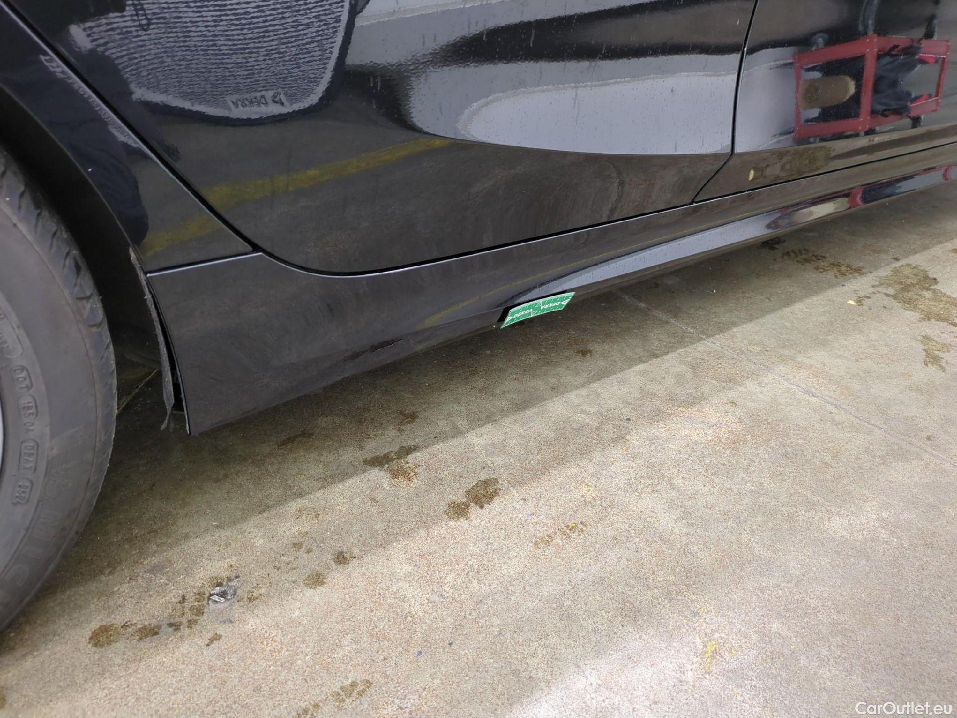  Bmw  Serie 3 BMW Série 3 Touring / 2022 / 5P / Break 318i 156ch Business Design BVA8 #9