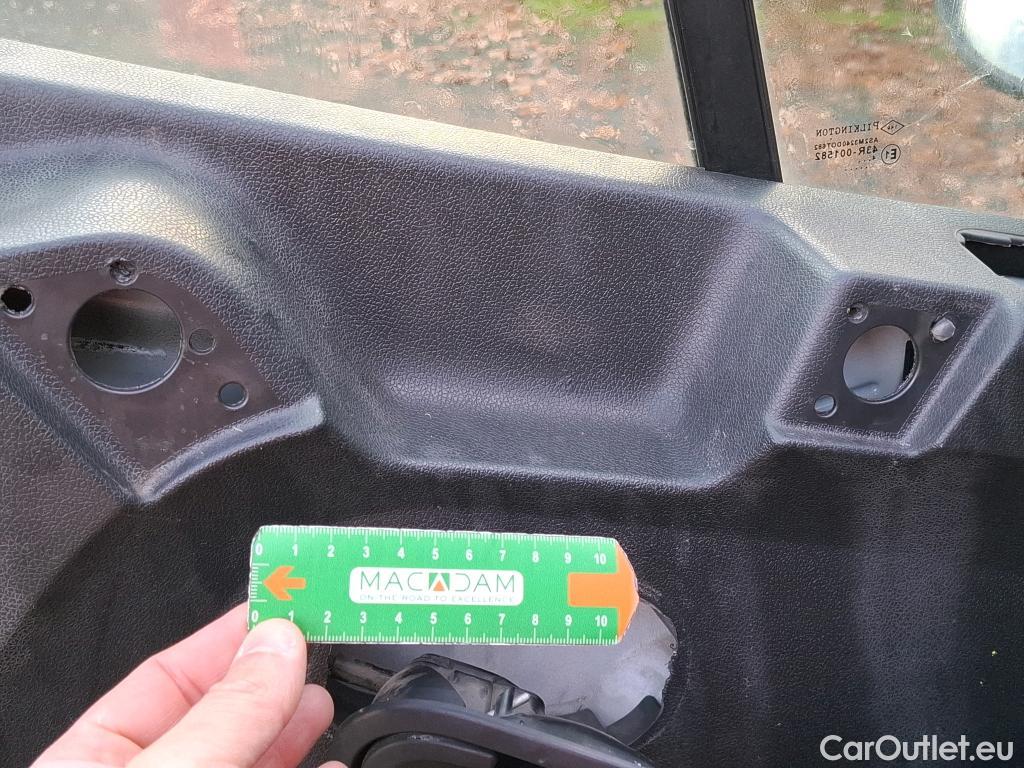  Renault  Master  III Fourgon L2H2 3 5 Grand Confort dCi 125CV BVM6 E5 #17