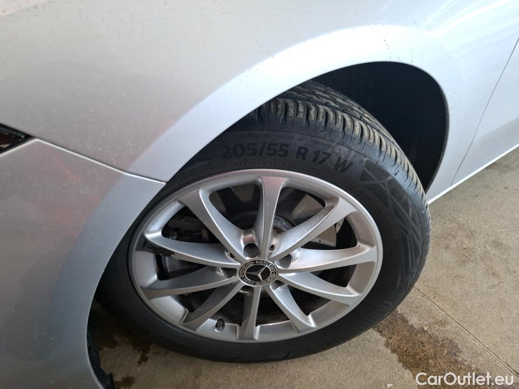  Mercedes  A-Klasse MERCEDES-BENZ Classe A Compact / 2018 / 5P / Berline A 250 e Business Line 8G-DCT #4