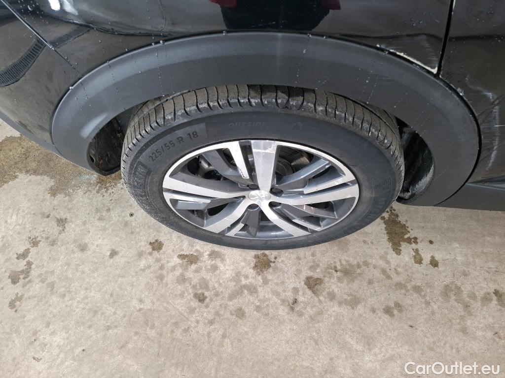  Peugeot  3008 PEUGEOT  / 2020 / 5P / SUV 1.6 HYBRID 225 E-EAT8 Allure #16