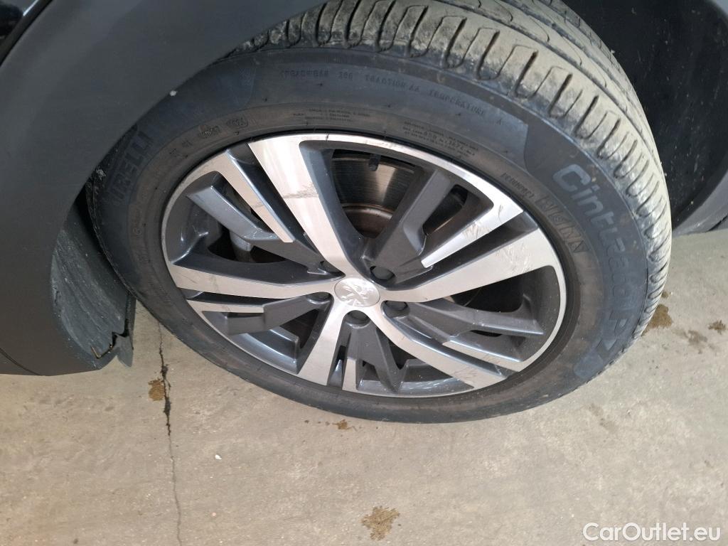  Peugeot  3008 PEUGEOT  / 2020 / 5P / SUV 1.6 HYBRID 225 E-EAT8 Allure #24