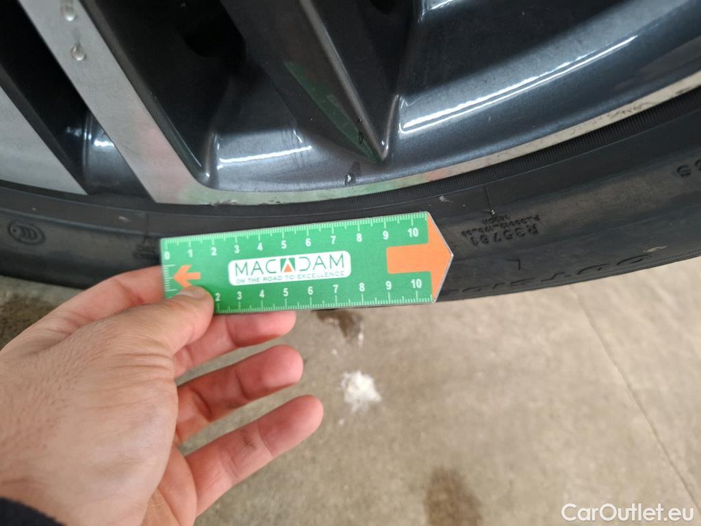  Peugeot  3008 PEUGEOT  / 2020 / 5P / SUV 1.6 HYBRID 225 E-EAT8 Allure #15