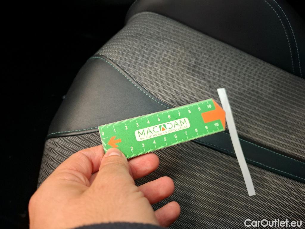  Peugeot  3008 PEUGEOT  / 2020 / 5P / SUV 1.6 HYBRID 225 E-EAT8 Allure #36