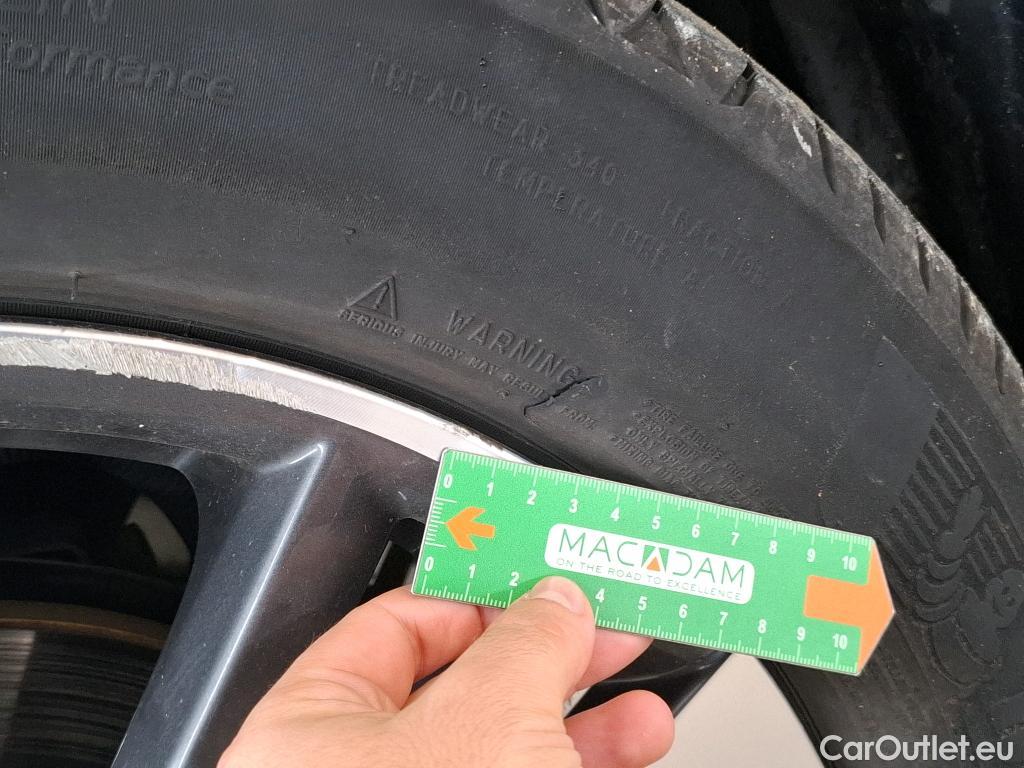  Peugeot  3008 PEUGEOT  / 2020 / 5P / SUV 1.6 HYBRID 225 E-EAT8 Allure #9