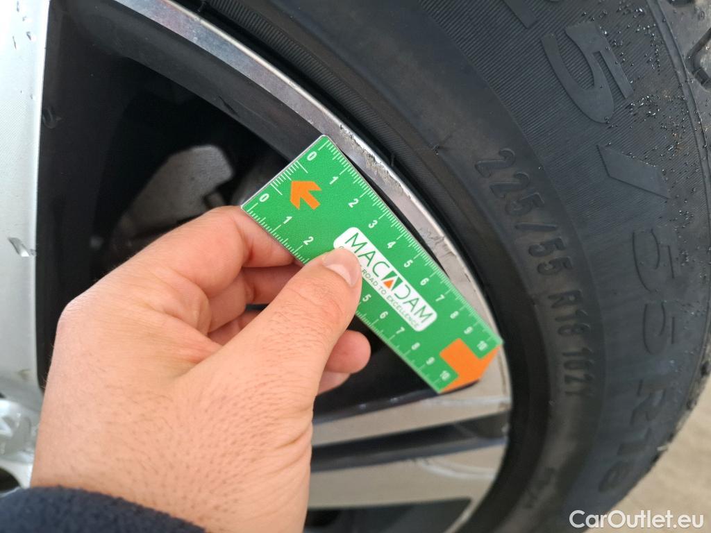  Peugeot  3008 PEUGEOT  / 2020 / 5P / SUV 1.6 HYBRID 225 E-EAT8 Allure #12