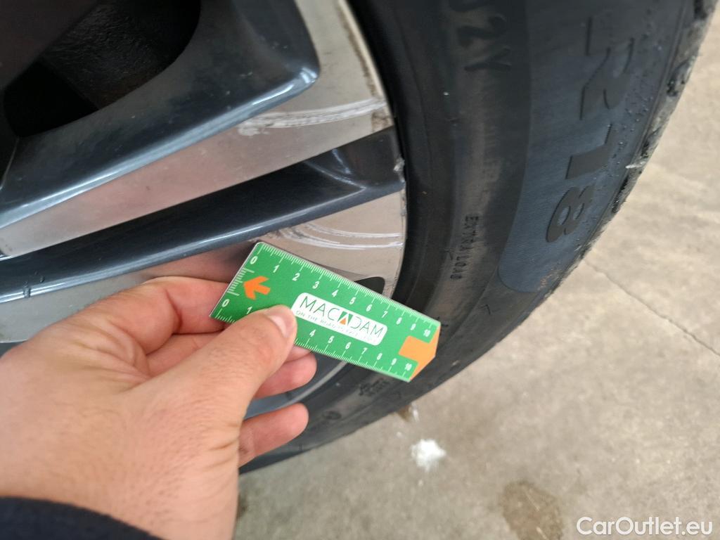  Peugeot  3008 PEUGEOT  / 2020 / 5P / SUV 1.6 HYBRID 225 E-EAT8 Allure #14