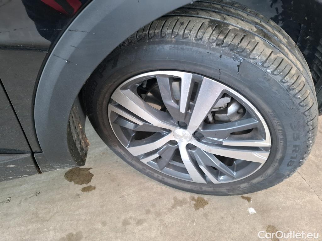  Peugeot  3008 PEUGEOT  / 2020 / 5P / SUV 1.6 HYBRID 225 E-EAT8 Allure #10