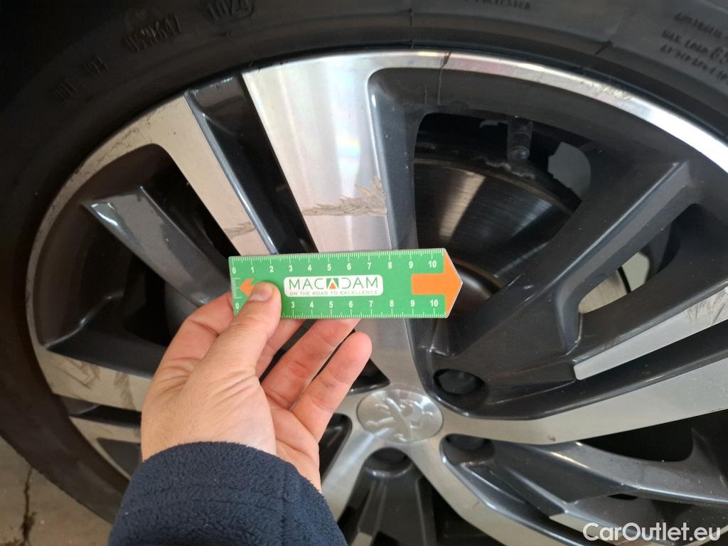  Peugeot  3008 PEUGEOT  / 2020 / 5P / SUV 1.6 HYBRID 225 E-EAT8 Allure #27