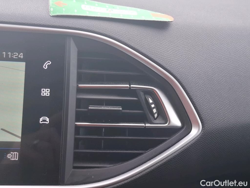  Peugeot  308  Roadtrip 1.2 PureTech 130CV BVA8 E6d #2