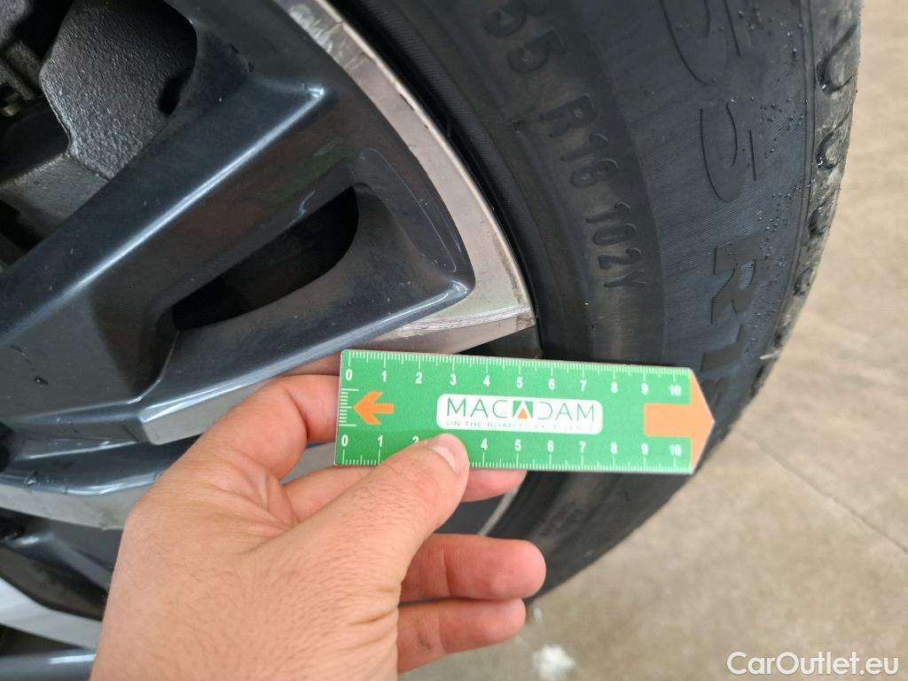  Peugeot  3008 PEUGEOT  / 2020 / 5P / SUV 1.6 HYBRID 225 E-EAT8 Allure #13