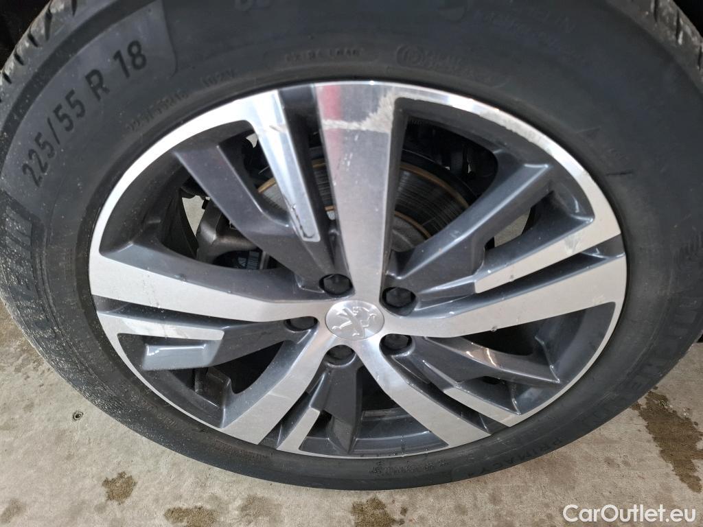  Peugeot  3008 PEUGEOT  / 2020 / 5P / SUV 1.6 HYBRID 225 E-EAT8 Allure #17