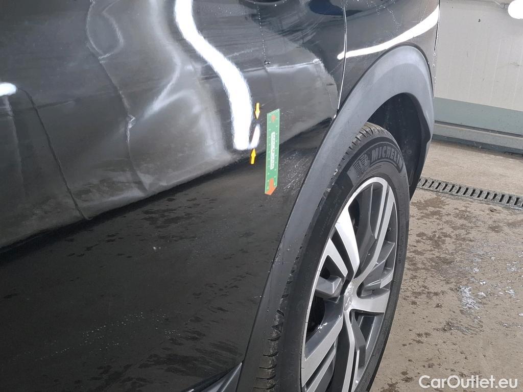  Peugeot  3008 PEUGEOT  / 2020 / 5P / SUV 1.6 HYBRID 225 E-EAT8 Allure #32