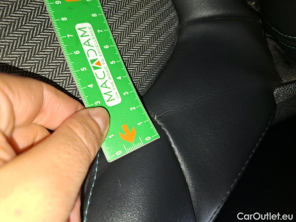  Peugeot  3008 PEUGEOT  / 2020 / 5P / SUV 1.6 HYBRID 225 E-EAT8 Allure #30