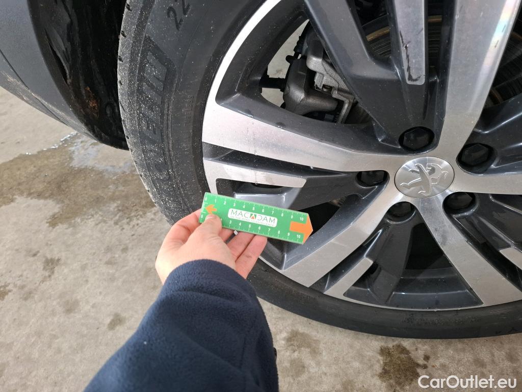  Peugeot  3008 PEUGEOT  / 2020 / 5P / SUV 1.6 HYBRID 225 E-EAT8 Allure #22