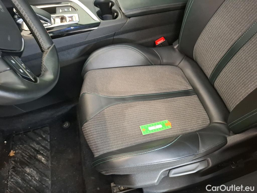  Peugeot  3008 PEUGEOT  / 2020 / 5P / SUV 1.6 HYBRID 225 E-EAT8 Allure #29