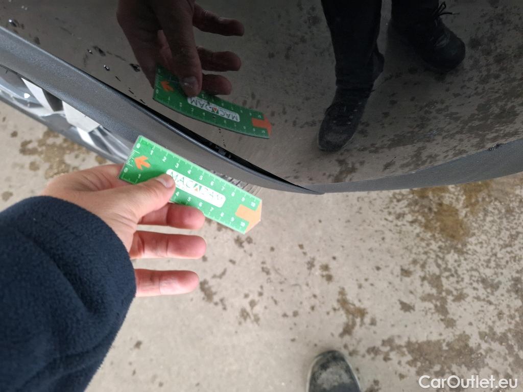  Peugeot  3008 PEUGEOT  / 2020 / 5P / SUV 1.6 HYBRID 225 E-EAT8 Allure #44