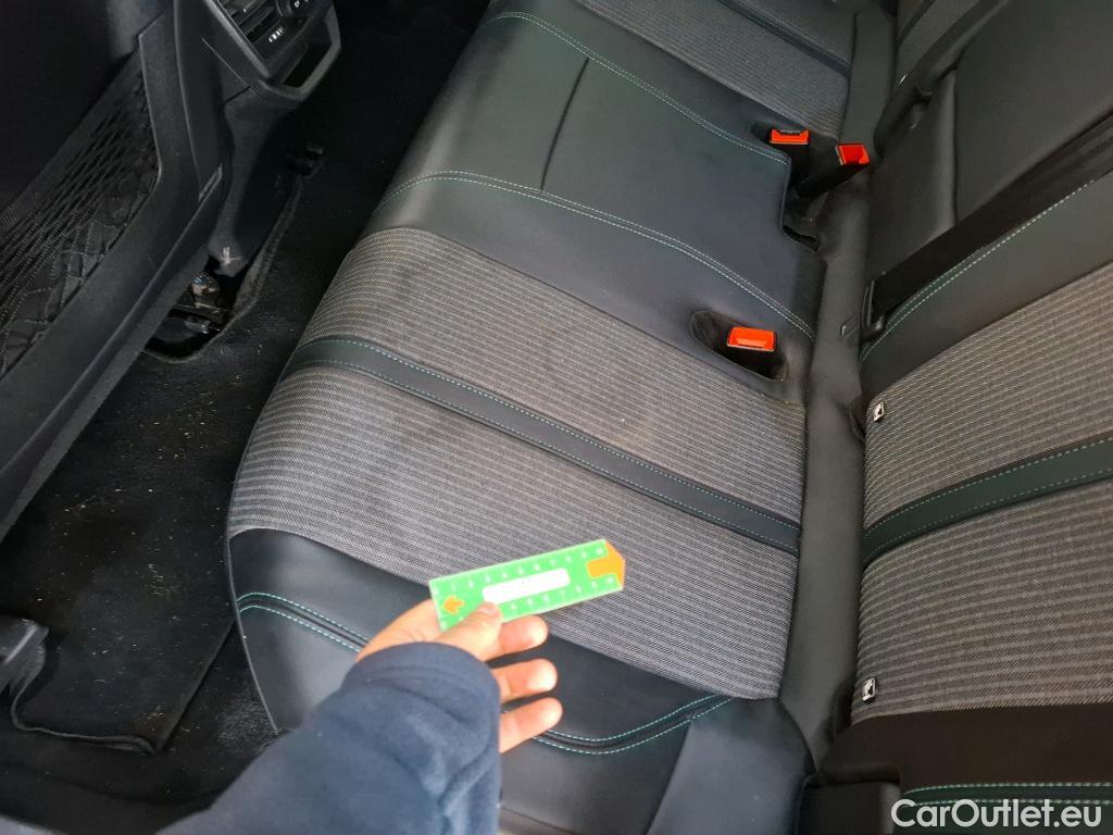  Peugeot  3008 PEUGEOT  / 2020 / 5P / SUV 1.6 HYBRID 225 E-EAT8 Allure #38