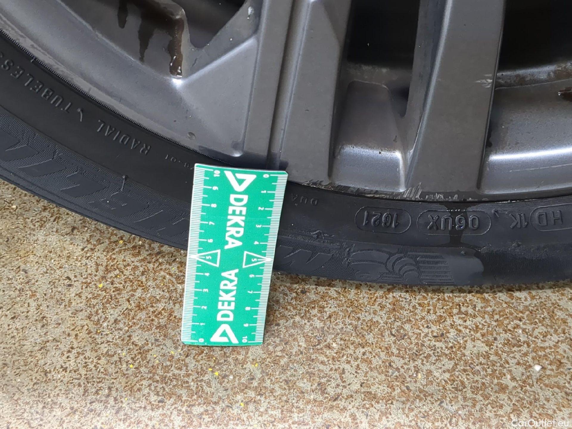  Peugeot  208 PEUGEOT  Affaire / 2019 / 5P / Berline 1.2 PT 100 S&S EAT8 Active Business R #3