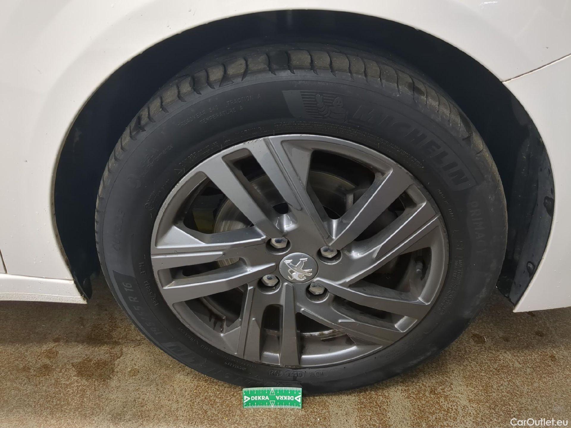  Peugeot  208 PEUGEOT  Affaire / 2019 / 5P / Berline 1.2 PT 100 S&S EAT8 Active Business R #5