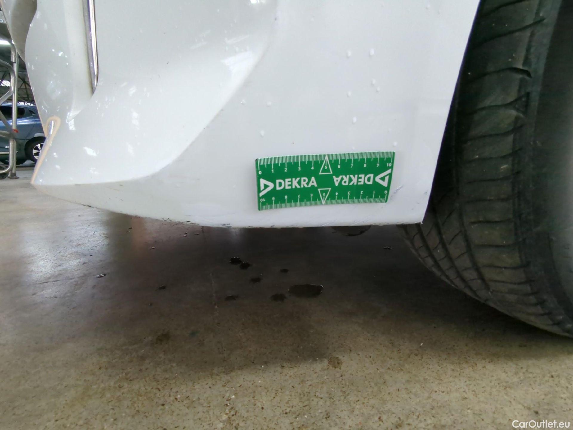  Peugeot  208 PEUGEOT  Affaire / 2019 / 5P / Berline 1.2 PT 100 S&S EAT8 Active Business R #19