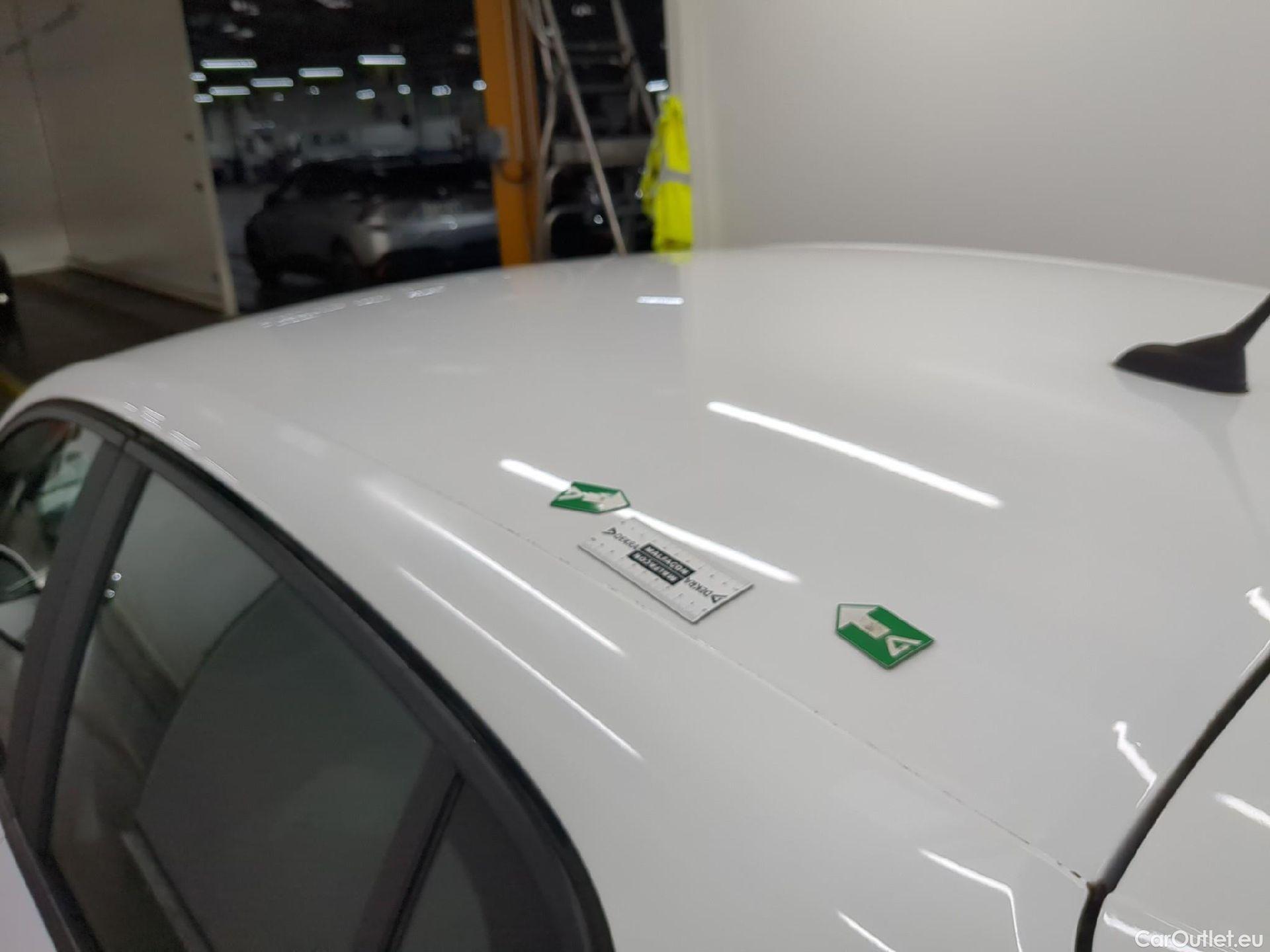  Peugeot  208 PEUGEOT  Affaire / 2019 / 5P / Berline 1.2 PT 100 S&S EAT8 Active Business R #31